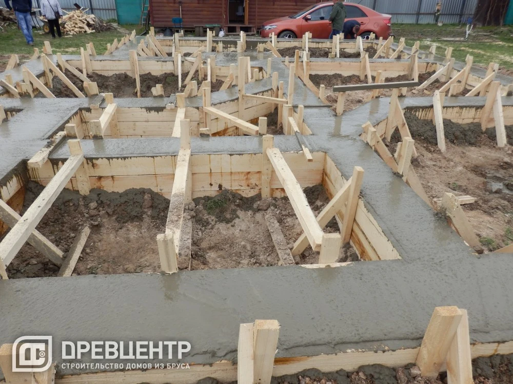 Строительство фундамента в Волоколамском районе по проекту ДБ 114