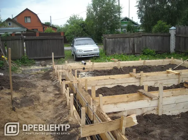 Изготовление ленточного фундамента для дома из бруса 6х9 по проекту ДБ 38, фото 9 из 16
