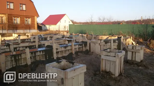 Строительство фундамента под дом из бруса по проекту ДБ 32, фото 12 из 13